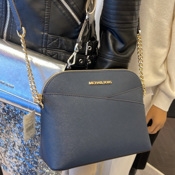 MICHAEL KORS
Jet Set Travel Medium Dome Crossbody Bag
Navy
NWT - Picture 4 of 16